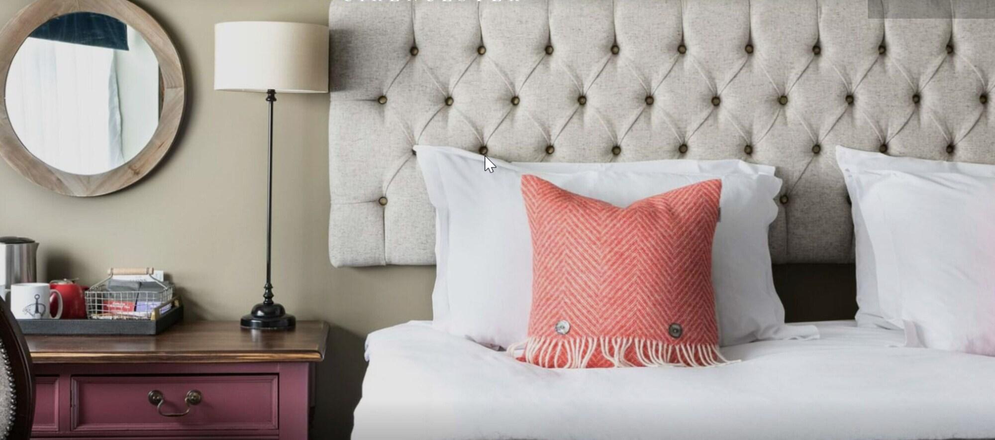 The Fleece At Cirencester Eksteriør bilde A cushion