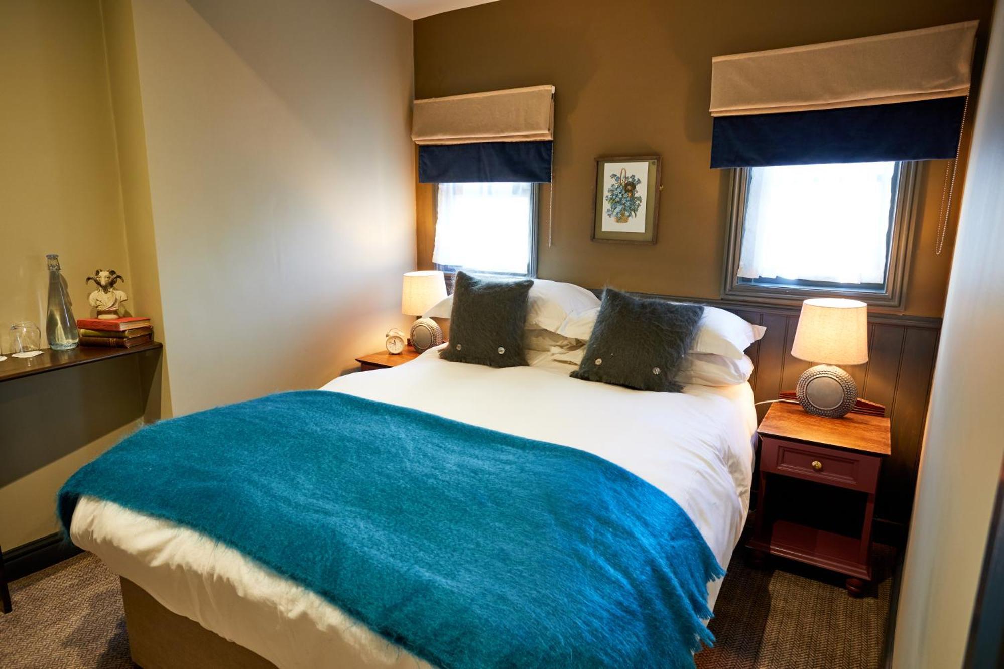 The Fleece At Cirencester Eksteriør bilde A bedroom at the hotel