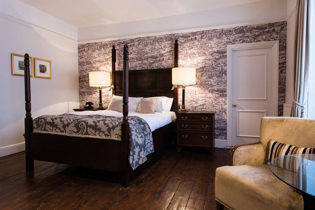 The Fleece At Cirencester Rom bilde A bedroom at the hotel